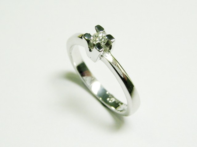 HAND MADE SOLITAIRE RING