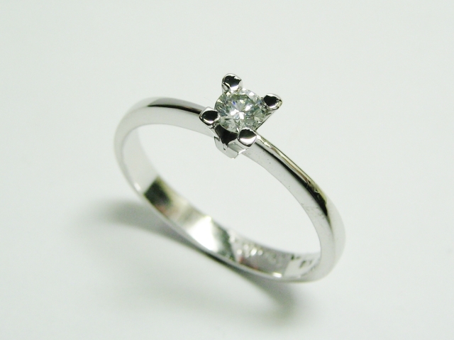 HAND MADE SOLITAIRE RING